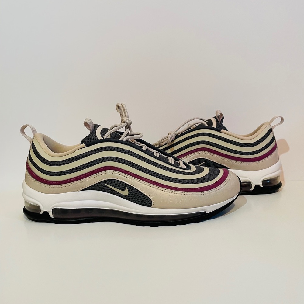 Nike Air Max 97 Ultra 17 SE Size: 9.5M or 11W
